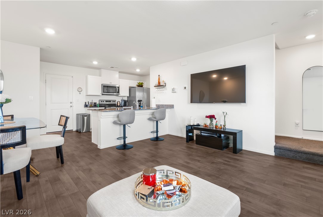 1128 Scarlet Sparrow Street Property Photo 6