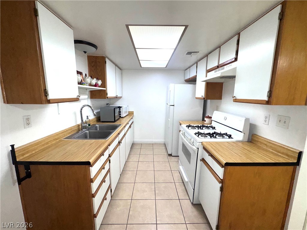 461 North Lamb Boulevard B Property Photo 6