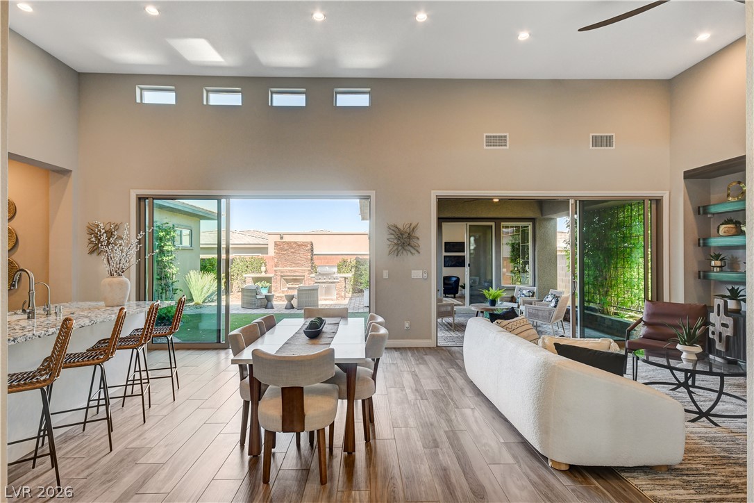 6706 Desert Crimson Street Property Photo 5