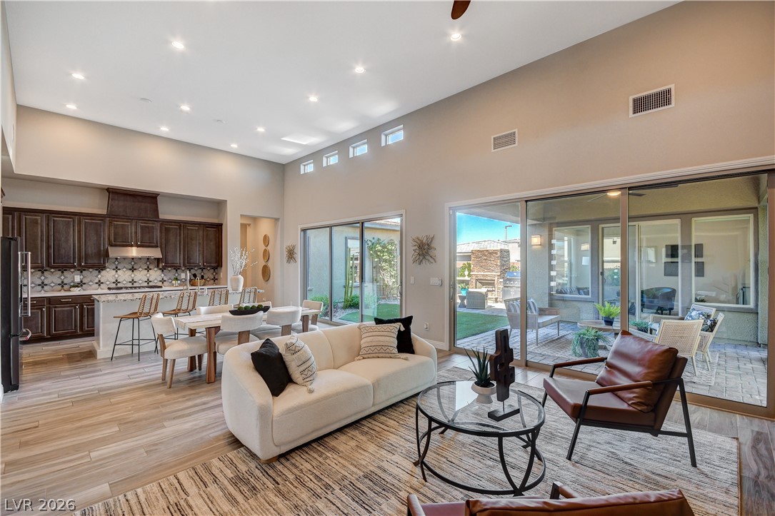 6706 Desert Crimson Street Property Photo 6