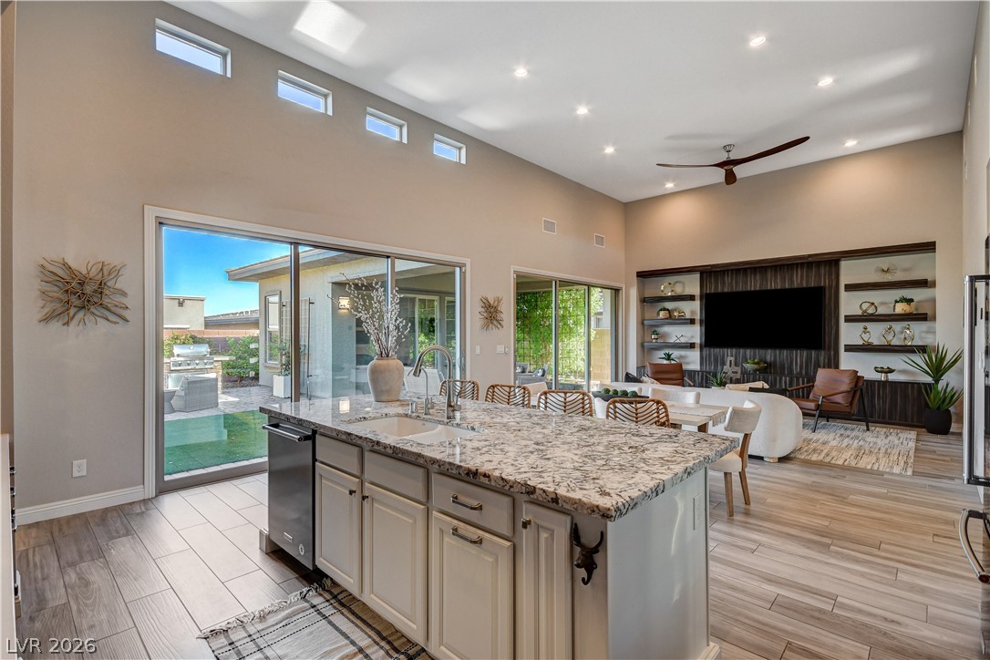 6706 Desert Crimson Street Property Photo 16
