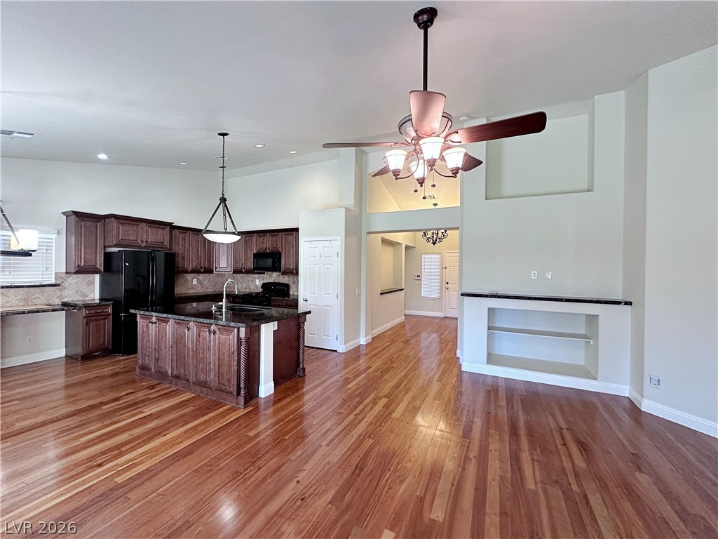 7908 Purple Mountain Avenue Property Photo 9