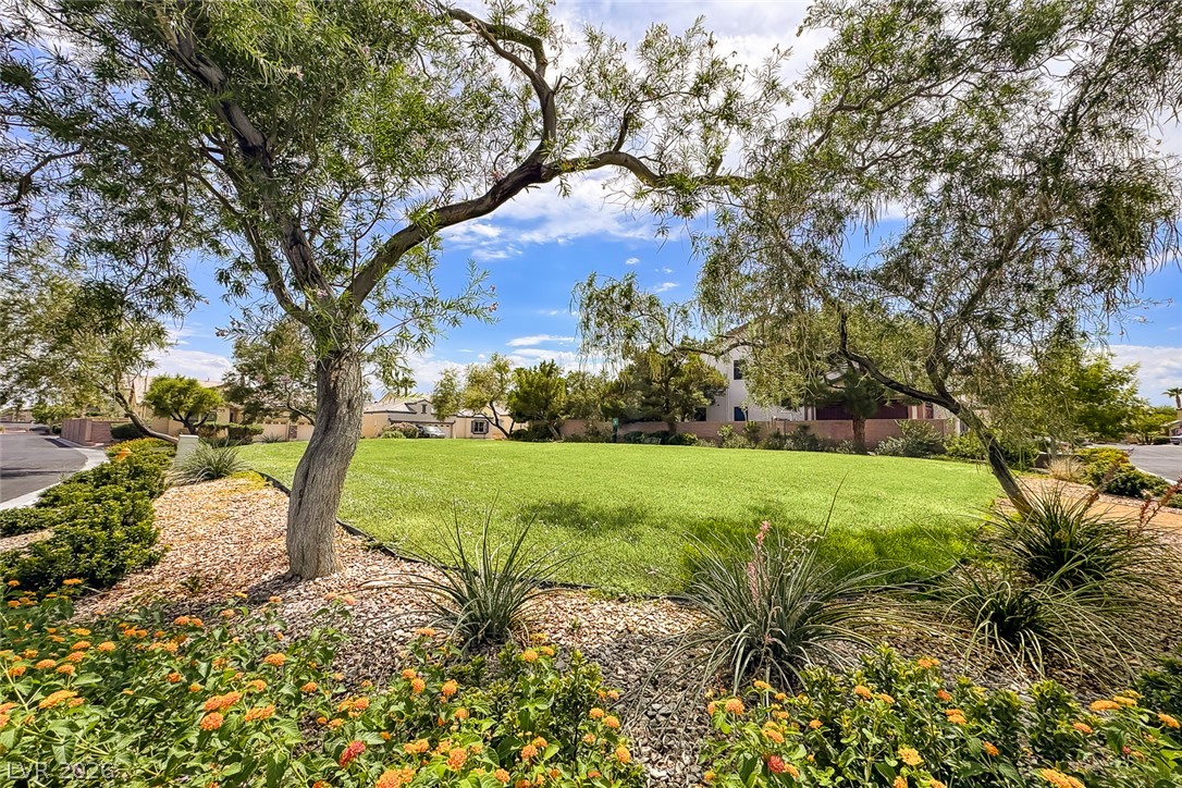 8117 Orchard Glen Avenue Property Photo 27