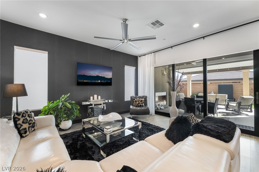 39 Autumn Palm Avenue Property Photo 6