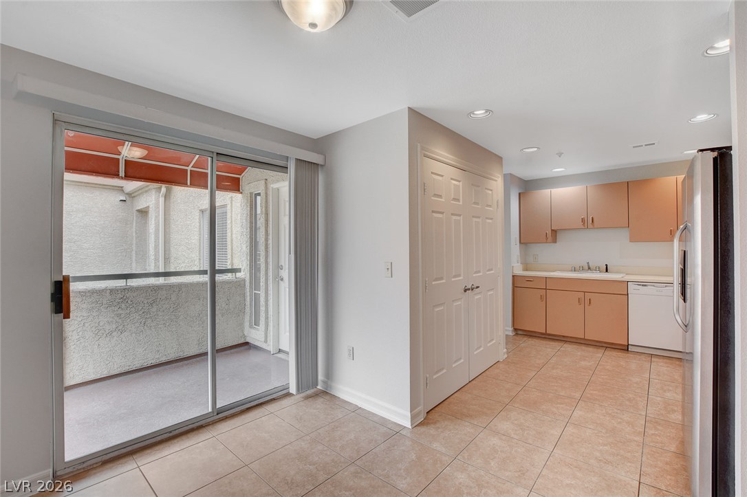 230 East Flamingo Road 404 Property Photo 14