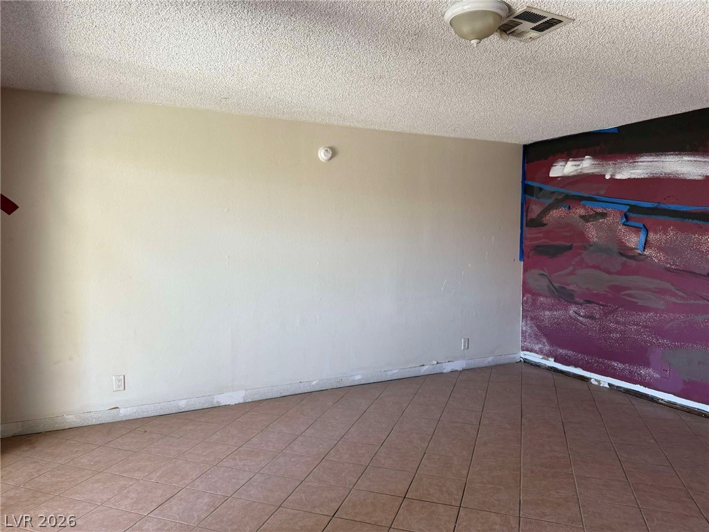 213 North Lamb Boulevard D Property Photo 3