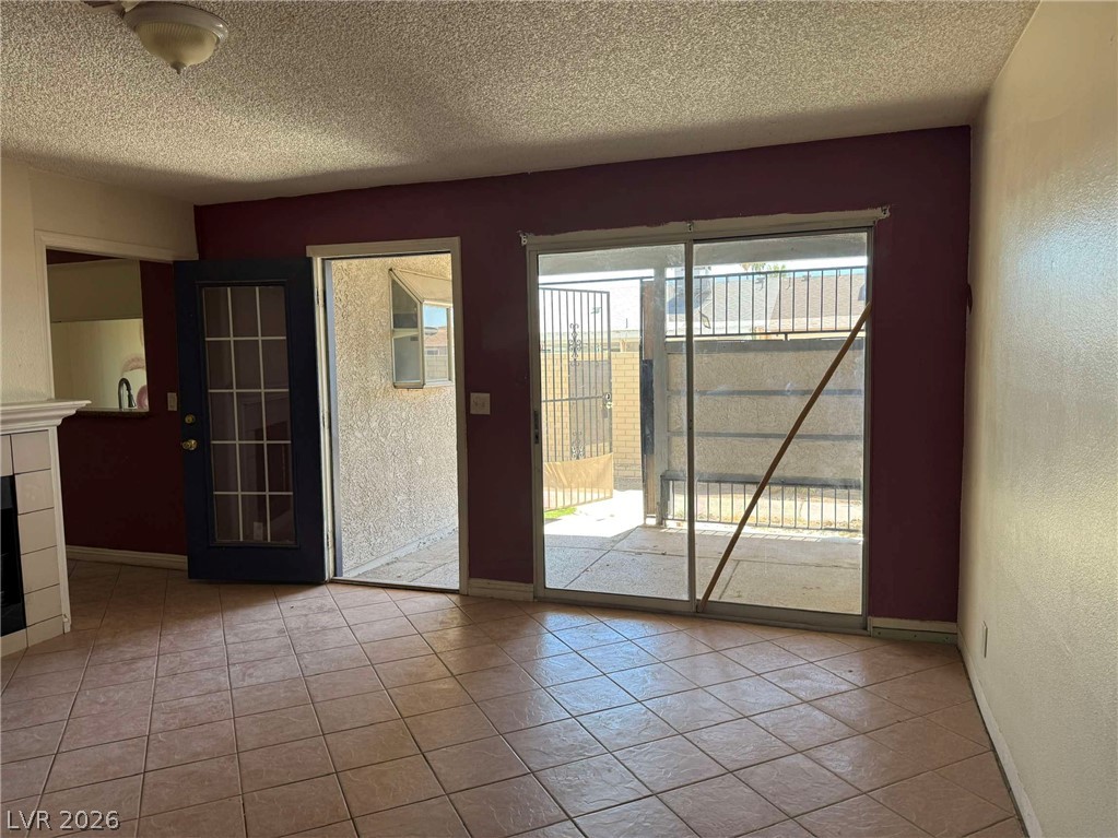 213 North Lamb Boulevard D Property Photo 6