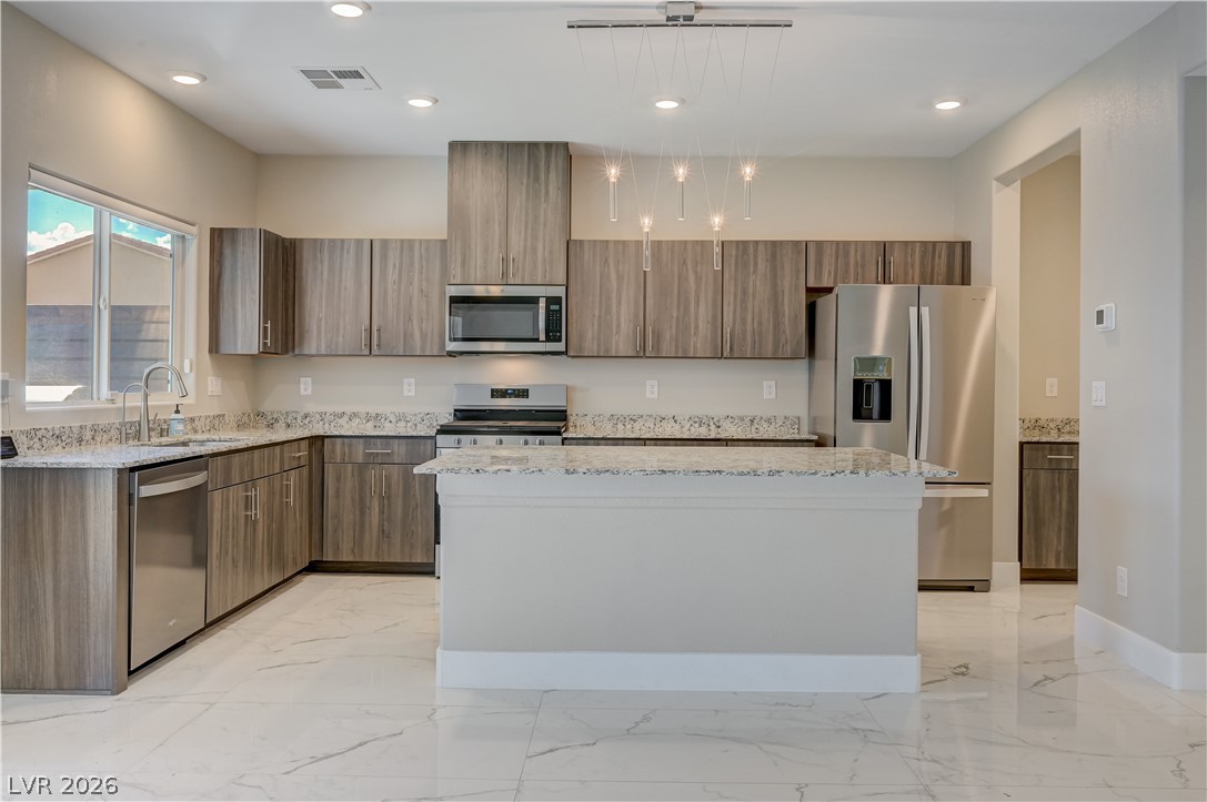 7563 Dragonfruit Avenue Property Photo 6