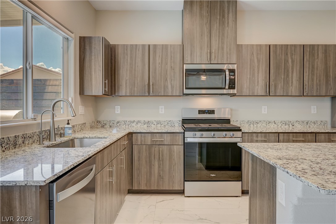 7563 Dragonfruit Avenue Property Photo 7