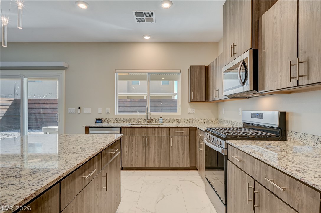 7563 Dragonfruit Avenue Property Photo 10