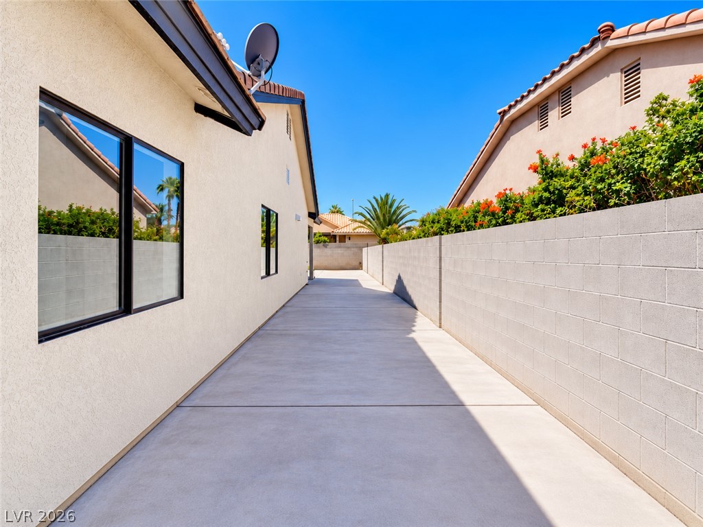 3623 Mooncrest Circle Property Photo 3