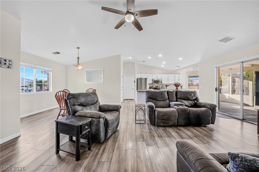 720 Indian Wells Court Property Photo 4