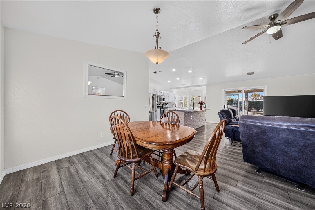 720 Indian Wells Court Property Photo 7