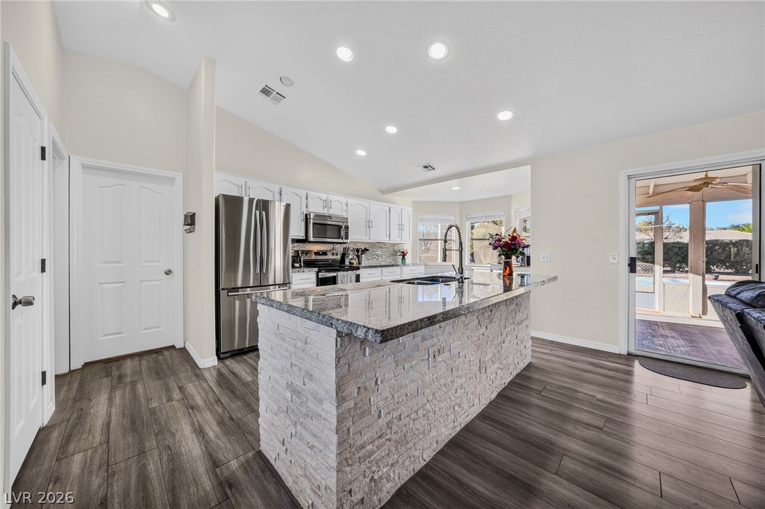 720 Indian Wells Court Property Photo 9