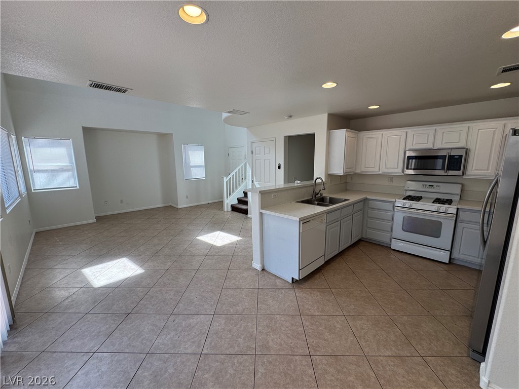 990 Cantabria Heights Avenue Property Photo 9