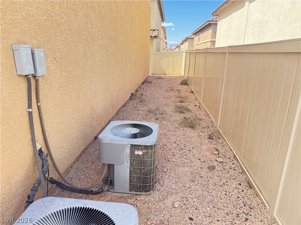 990 Cantabria Heights Avenue Property Photo 12