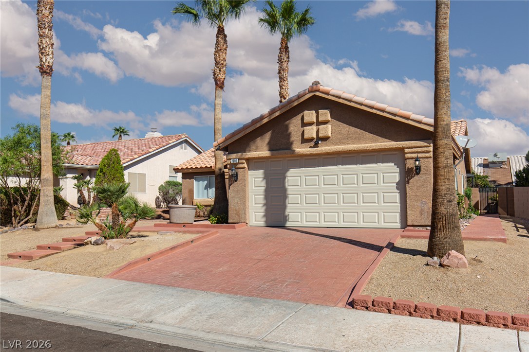 7900 White Grass Avenue Property Photo 3