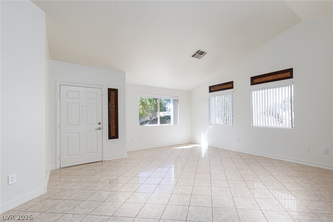 7900 White Grass Avenue Property Photo 5