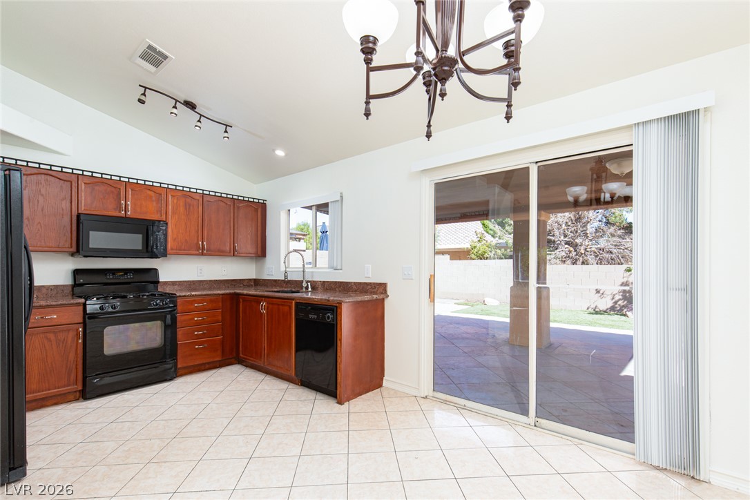 7900 White Grass Avenue Property Photo 9