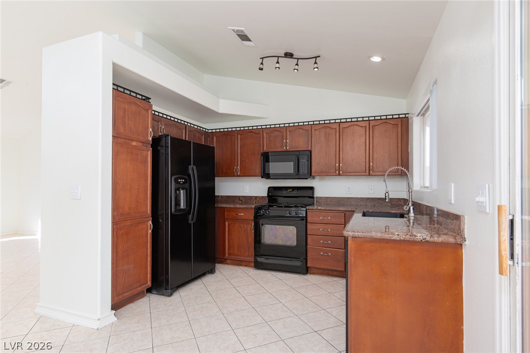 7900 White Grass Avenue Property Photo 10