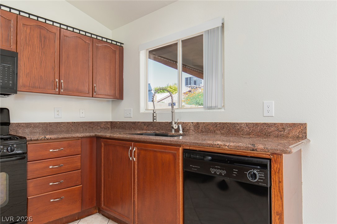 7900 White Grass Avenue Property Photo 12