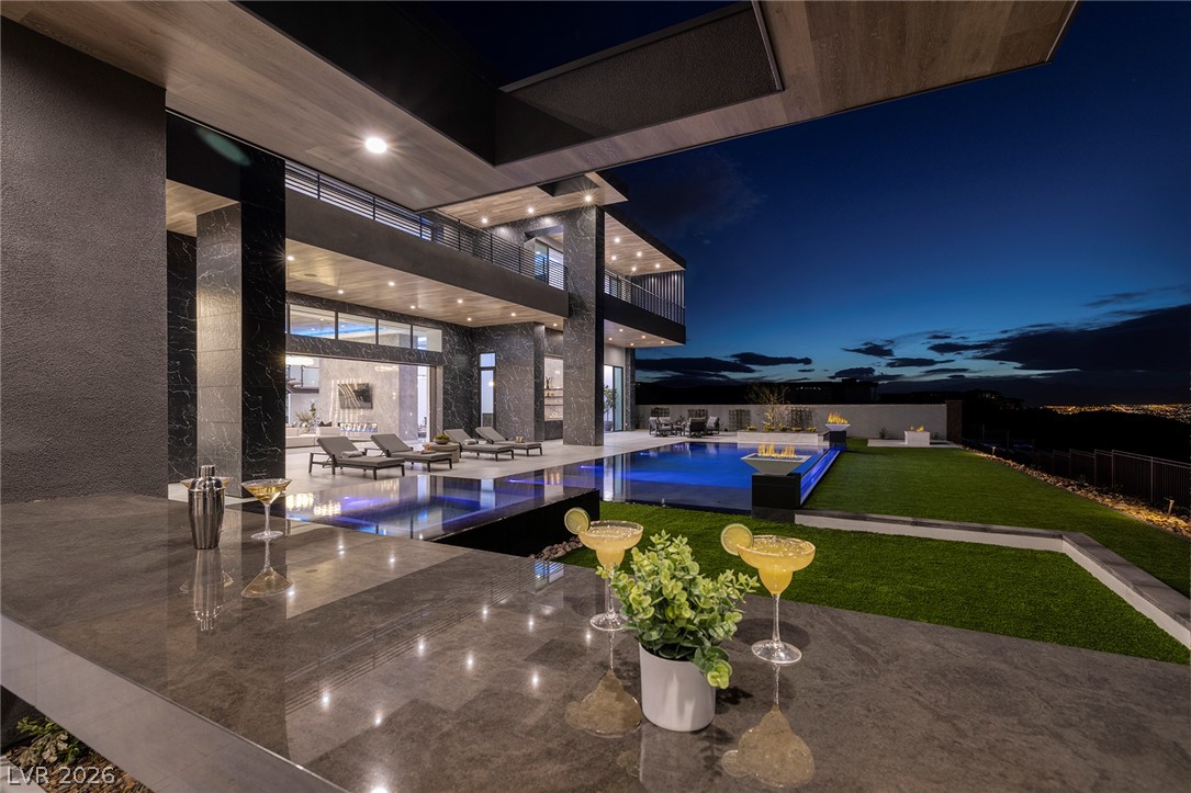 5 Sunset Strip Property Photo