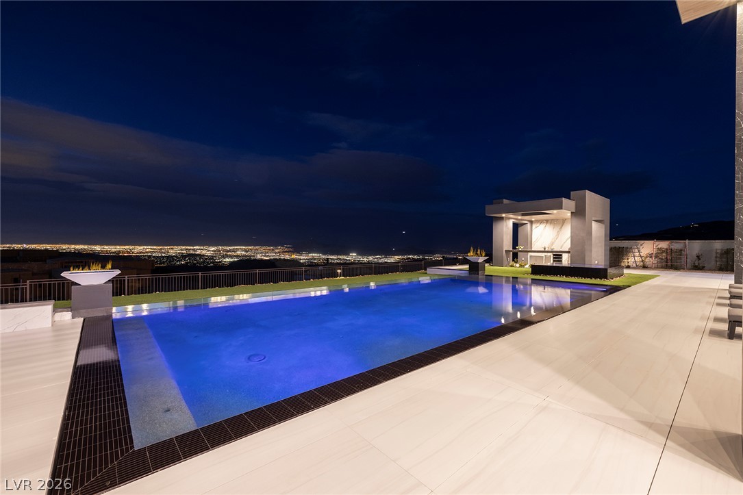5 Sunset Strip Property Photo 2