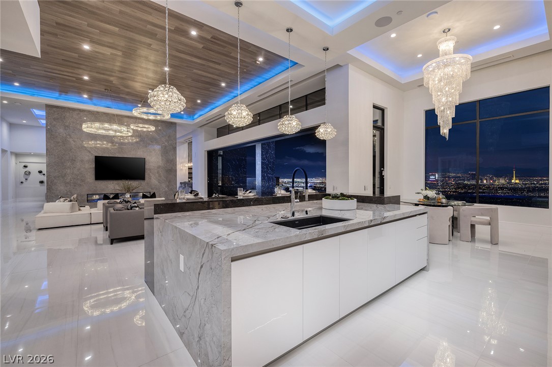 5 Sunset Strip Property Photo 14