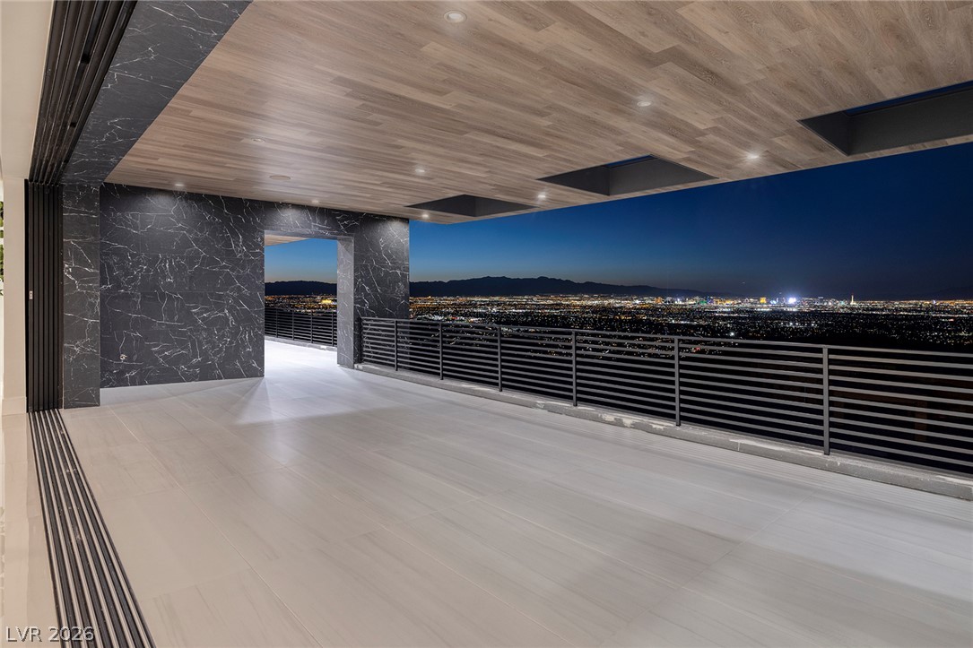 5 Sunset Strip Property Photo 30