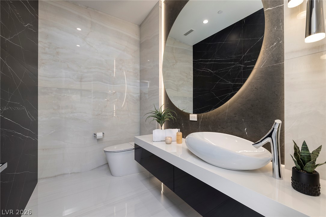 5 Sunset Strip Property Photo 32