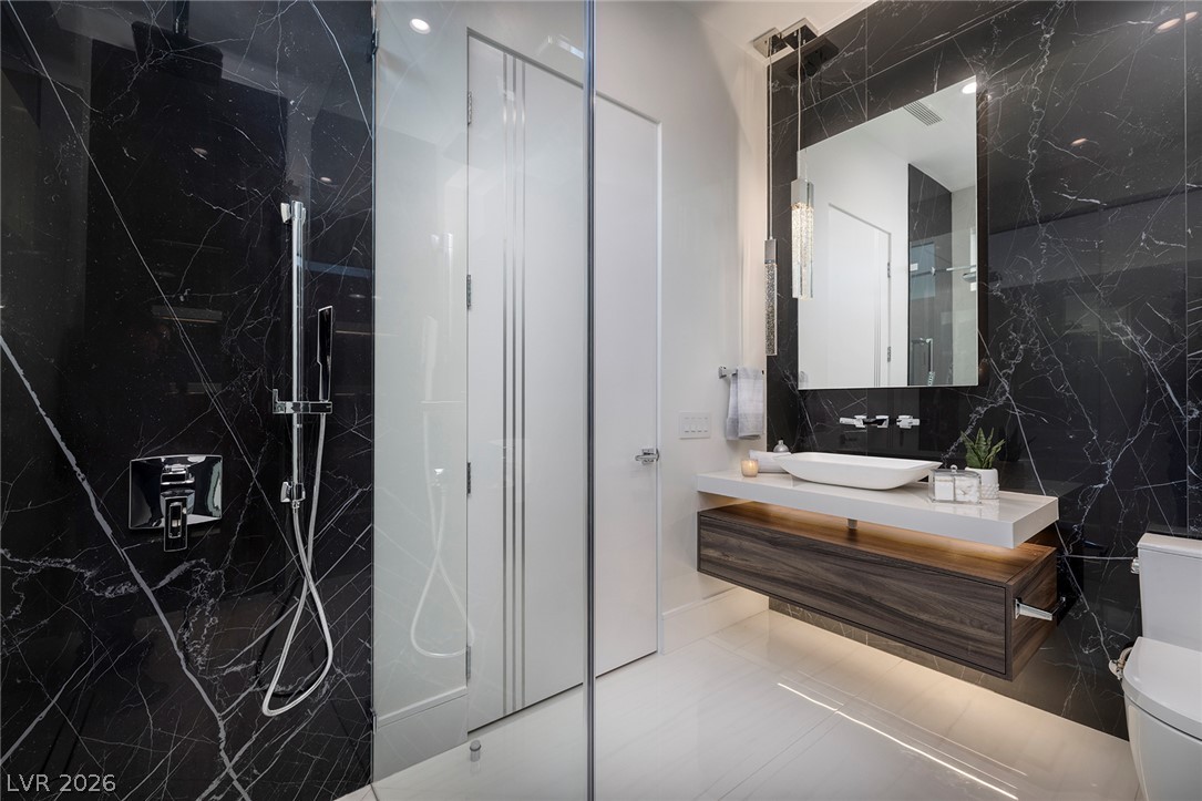 5 Sunset Strip Property Photo 42