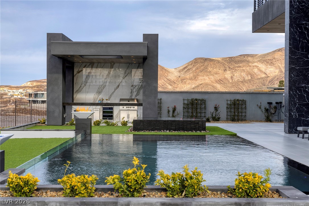 5 Sunset Strip Property Photo 46