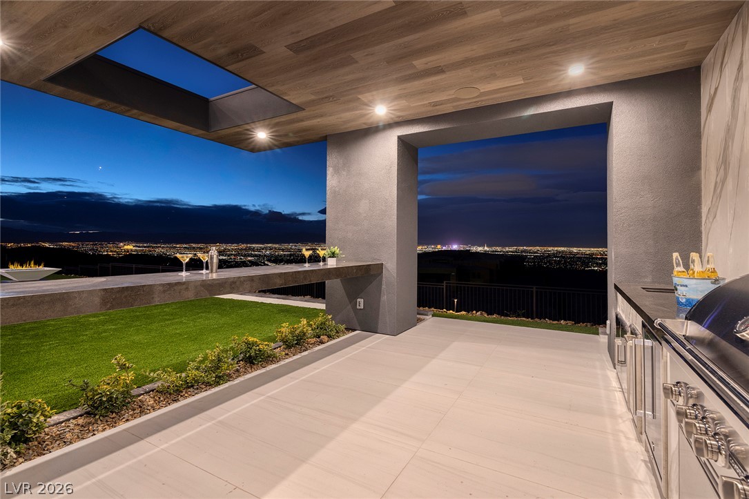 5 Sunset Strip Property Photo 47