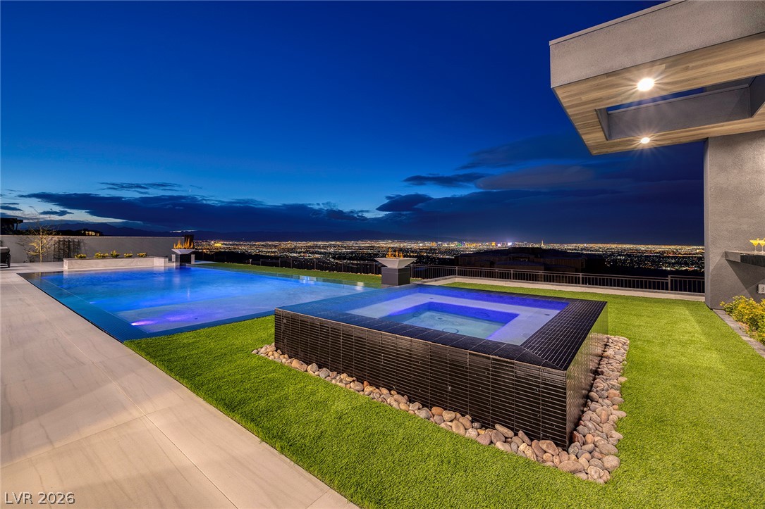 5 Sunset Strip Property Photo 48