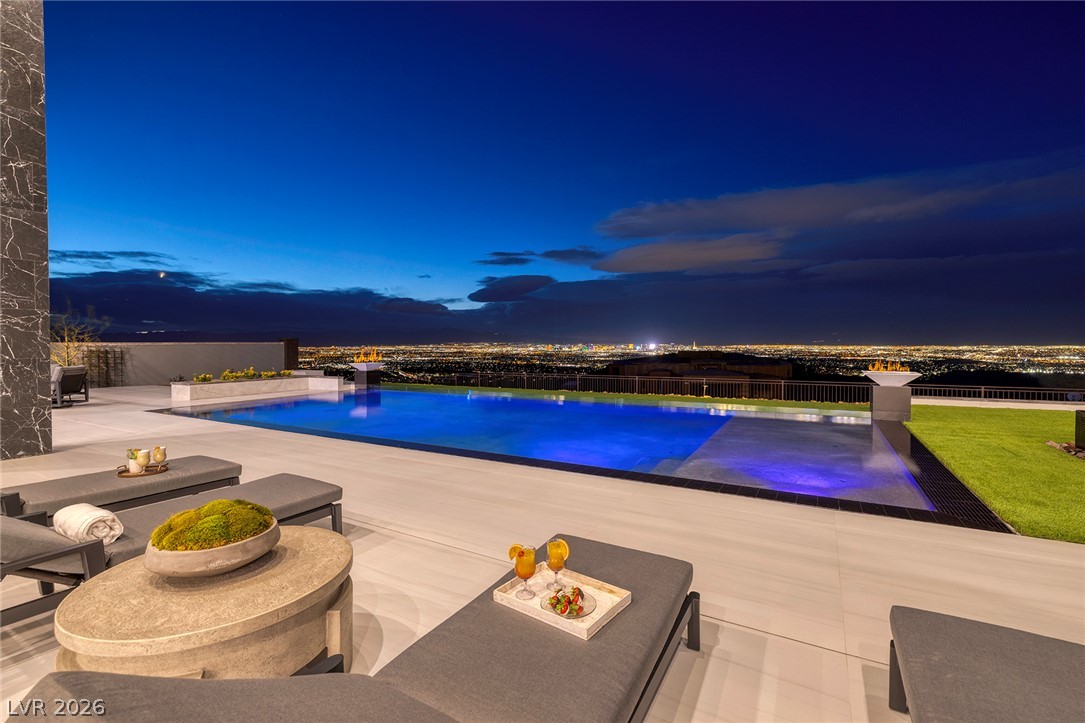 5 Sunset Strip Property Photo 49