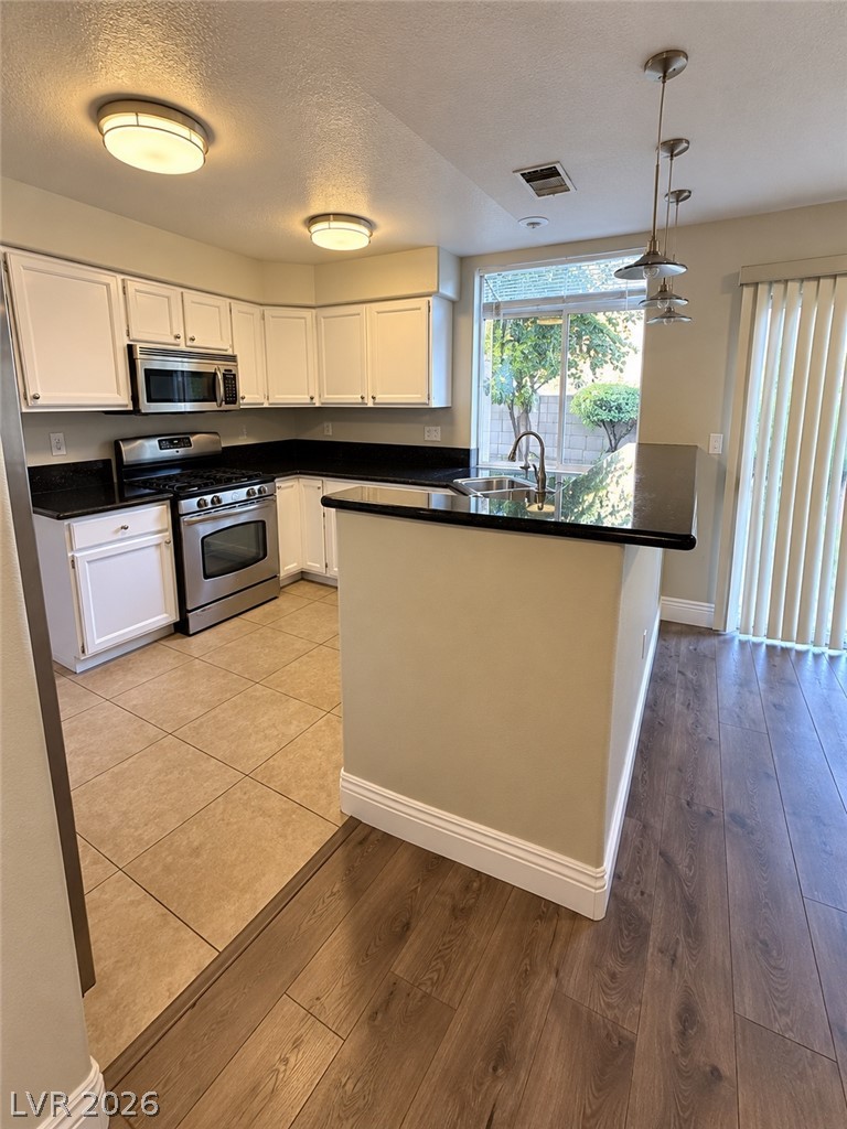 1960 Canyon Breeze Drive Property Photo 9