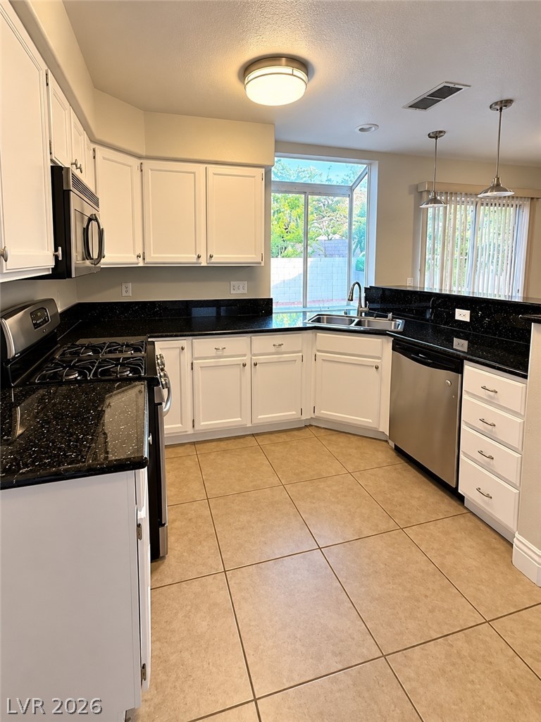 1960 Canyon Breeze Drive Property Photo 12