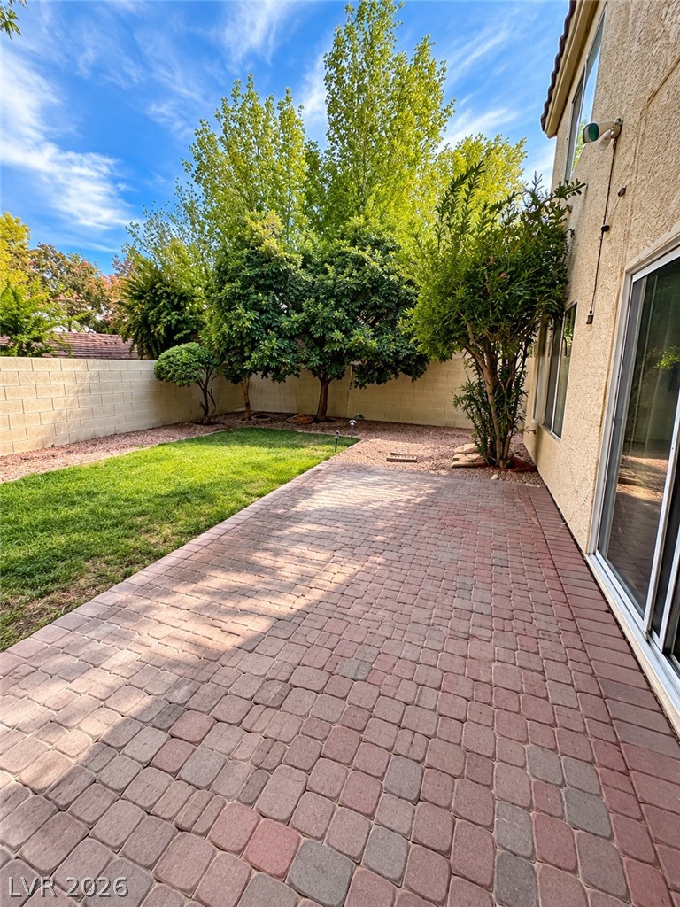 1960 Canyon Breeze Drive Property Photo 17
