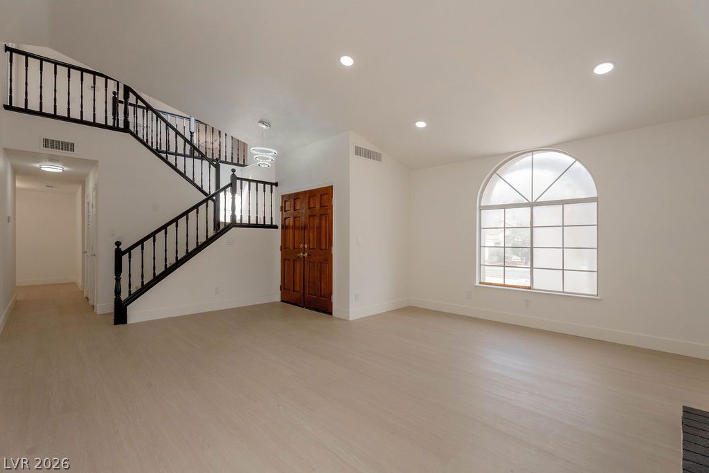 2118 Fountain Springs Drive Property Photo 5