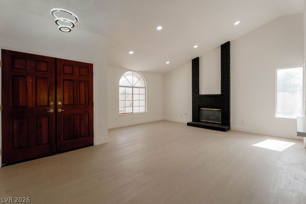 2118 Fountain Springs Drive Property Photo 6