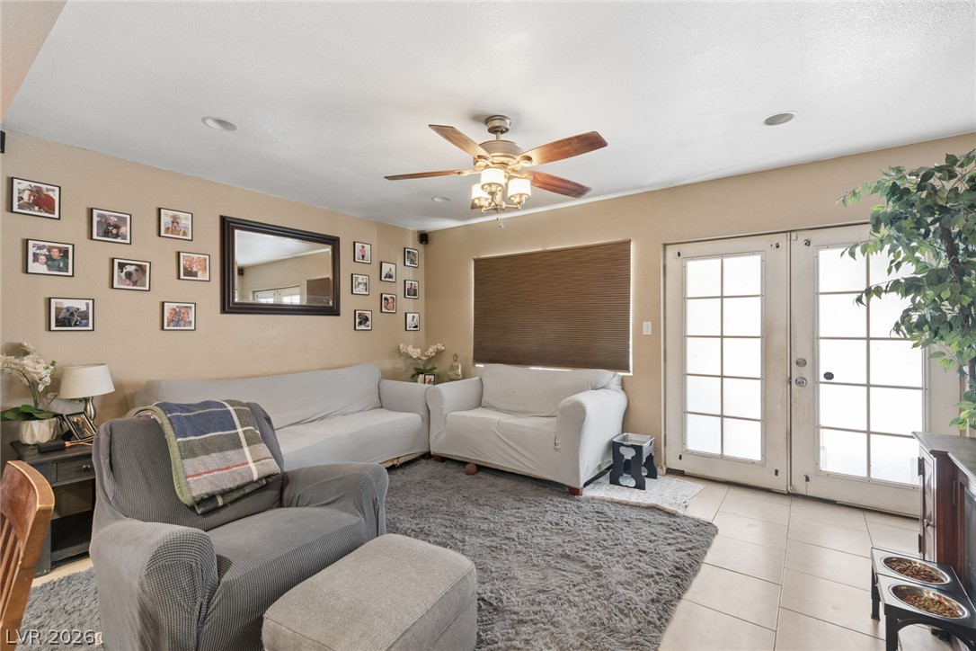 1305 North Mojave Road Property Photo 3
