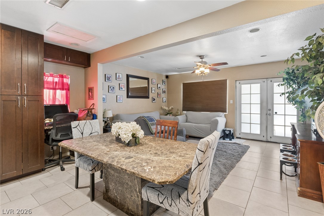1305 North Mojave Road Property Photo 4