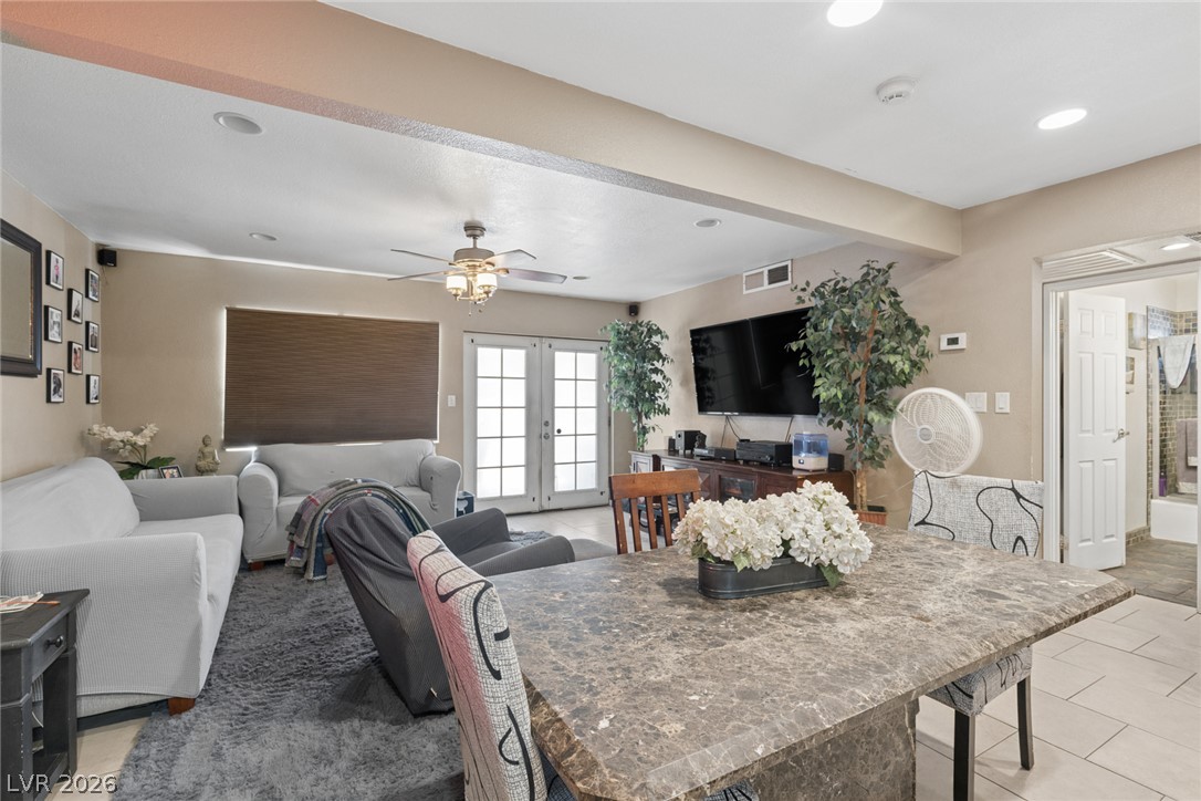 1305 North Mojave Road Property Photo 5