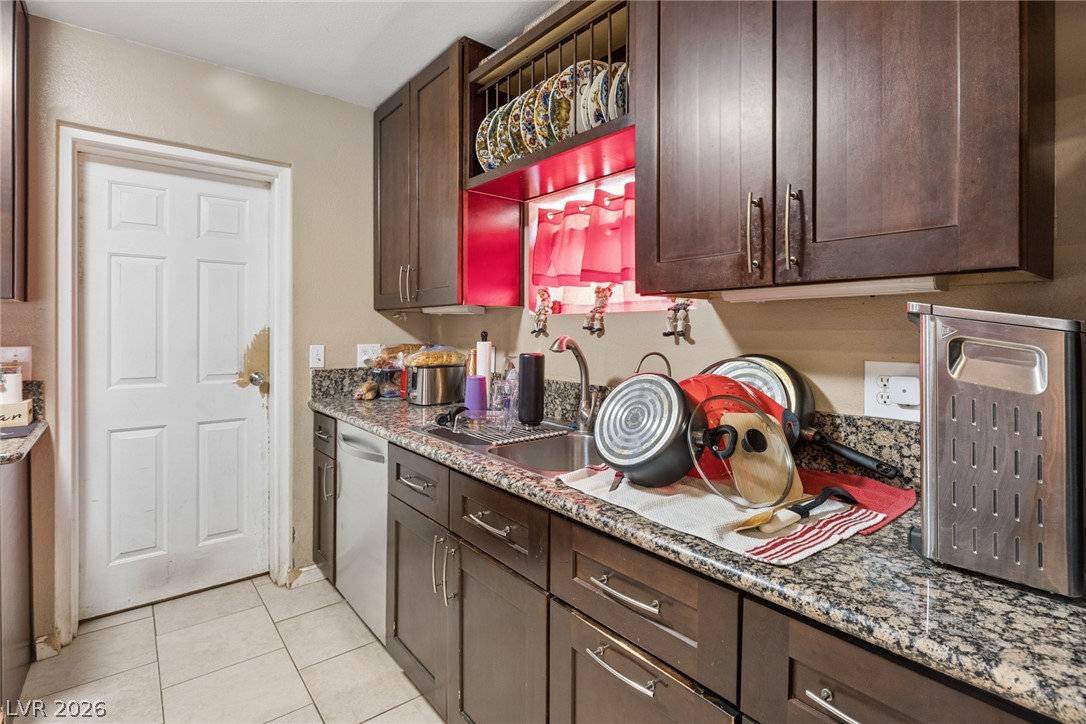 1305 North Mojave Road Property Photo 8