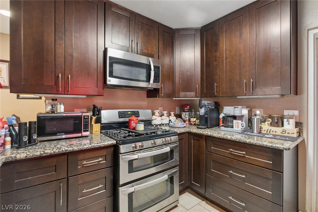 1305 North Mojave Road Property Photo 9