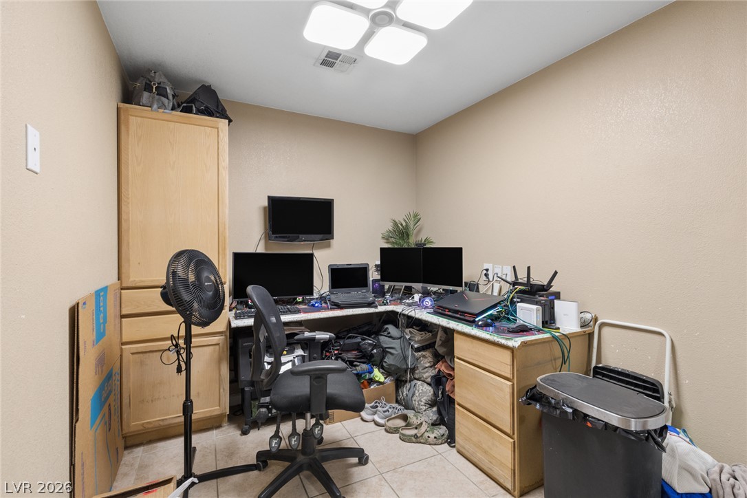 1305 North Mojave Road Property Photo 15