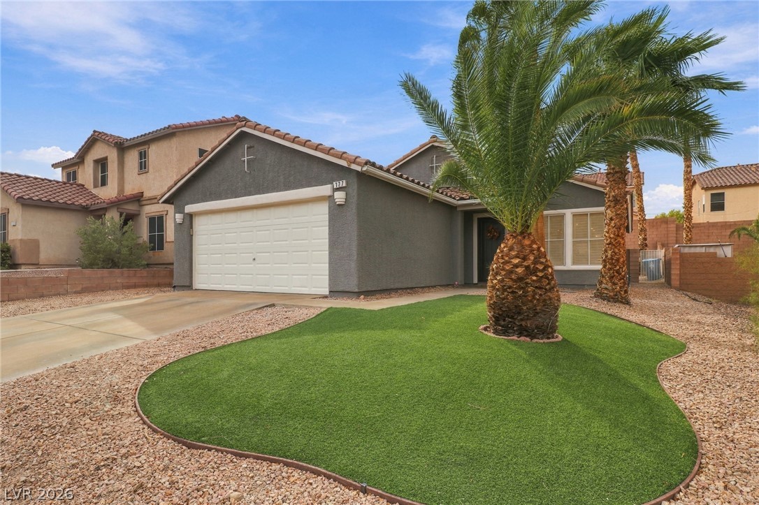 177 White Butte Street Property Photo 3