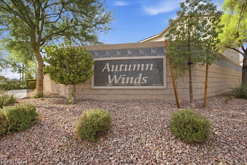 5321 Lazy Breeze Avenue Property Photo 3