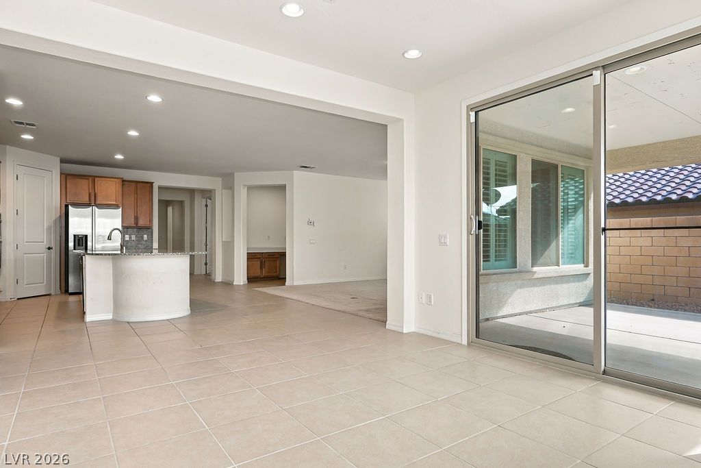 9945 Bristlecone Skye Avenue Property Photo 19