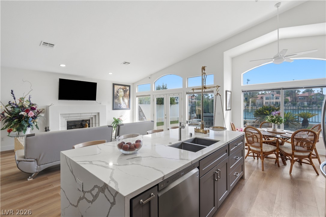 2933 Harbor Cove Drive Property Photo 11